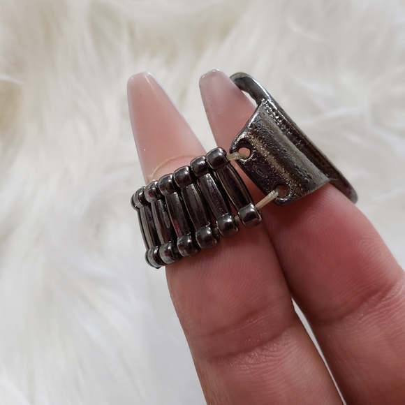 Paparazzi Gunmetal oval cut out ring - Picture 4 of 7